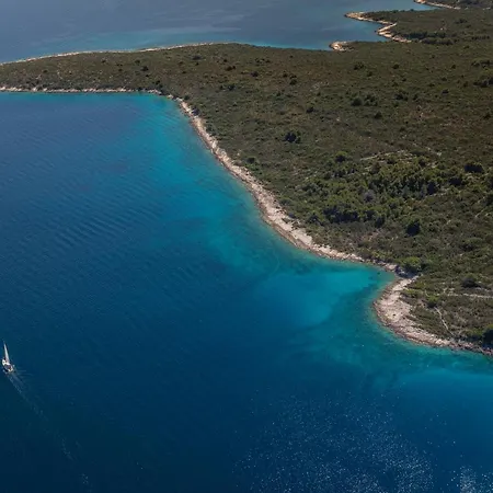 Milla Hvar *