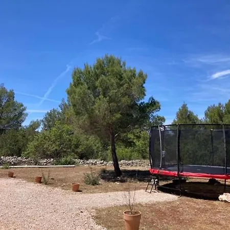 Milla Hvar *