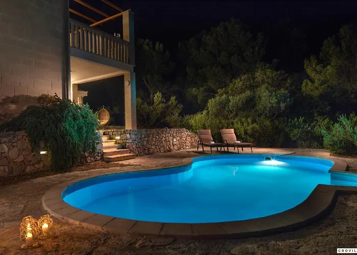 Milla Hvar *
